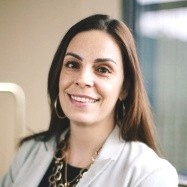 Speech-language pathologist with satisfied communication skills client